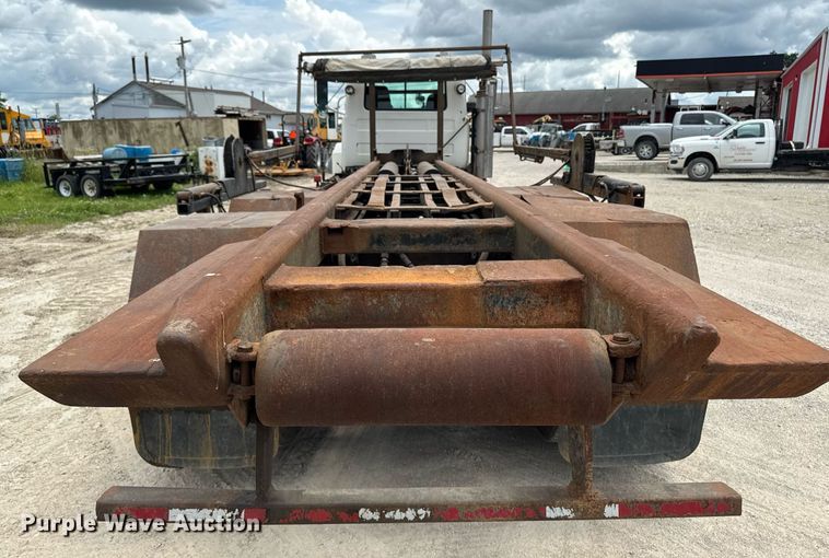 image for item EM2104 2000 Mack RD688S roll-off container truck