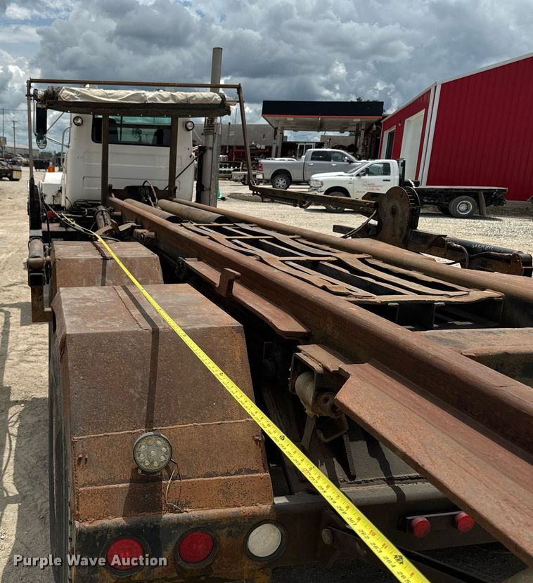 image for item EM2104 2000 Mack RD688S roll-off container truck