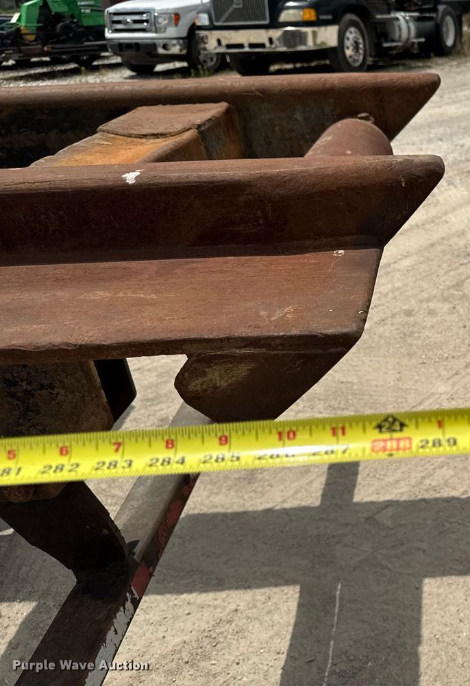 image for item EM2104 2000 Mack RD688S roll-off container truck