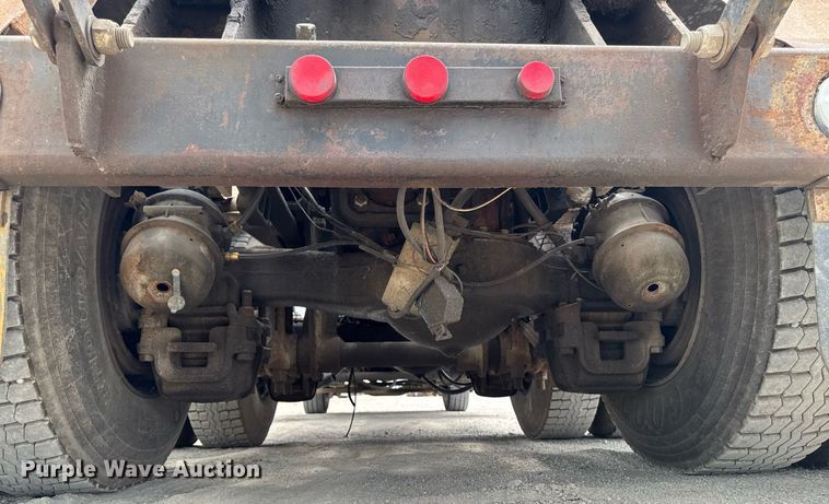 image for item EM2104 2000 Mack RD688S roll-off container truck