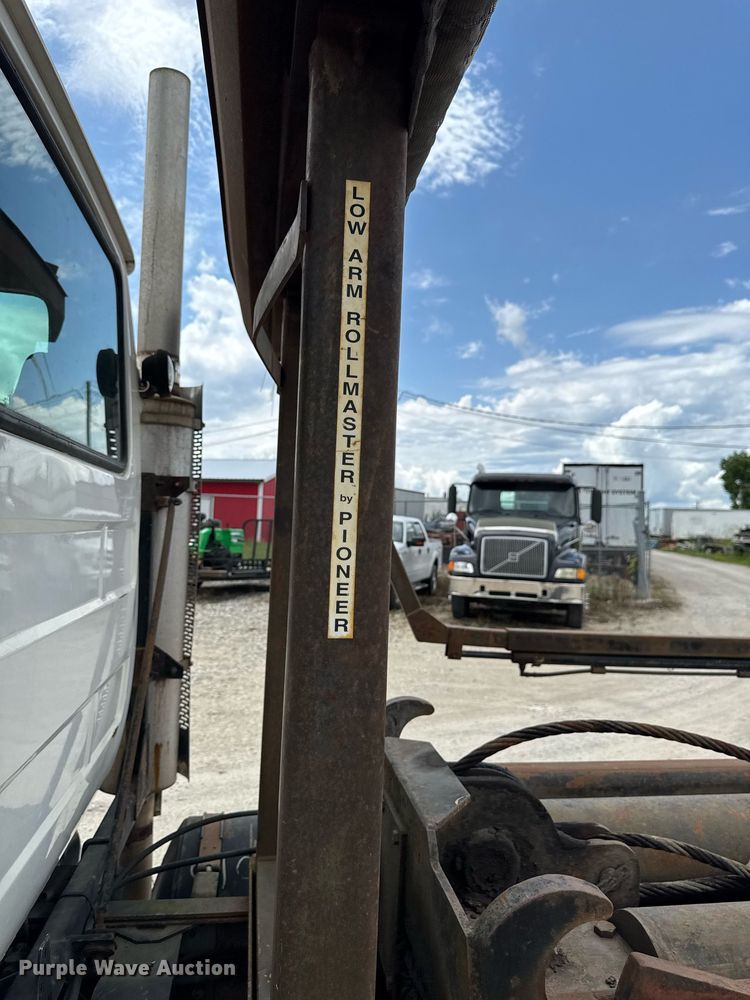 image for item EM2104 2000 Mack RD688S roll-off container truck