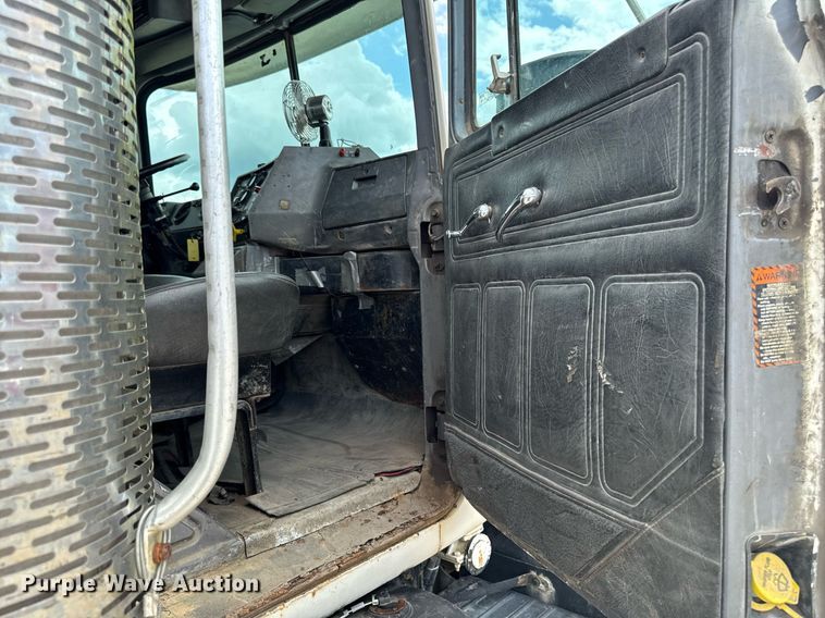 image for item EM2104 2000 Mack RD688S roll-off container truck