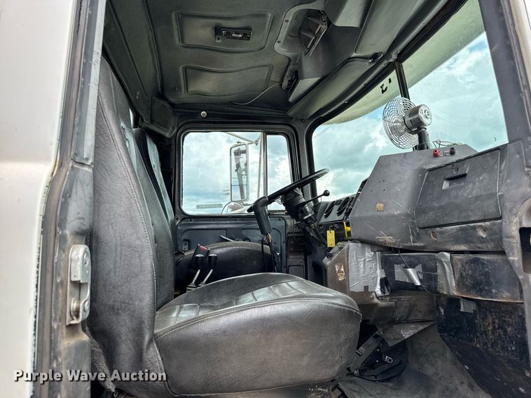 image for item EM2104 2000 Mack RD688S roll-off container truck