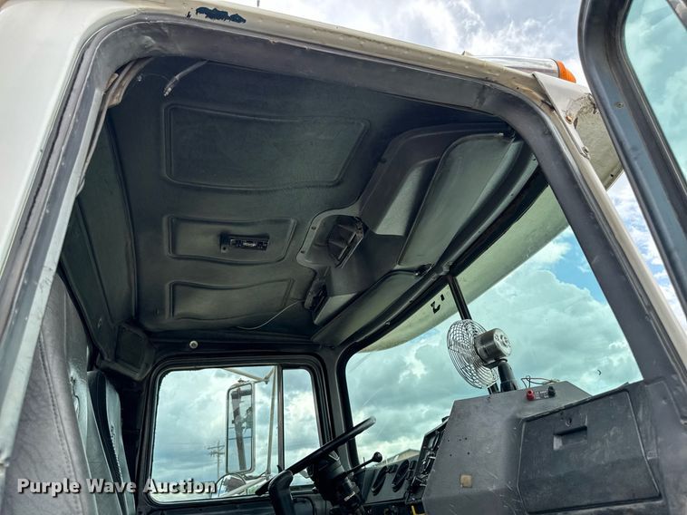 image for item EM2104 2000 Mack RD688S roll-off container truck