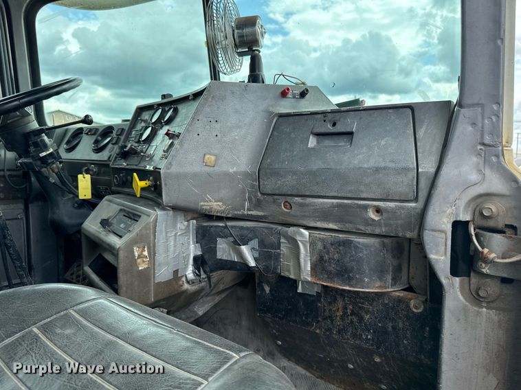 image for item EM2104 2000 Mack RD688S roll-off container truck