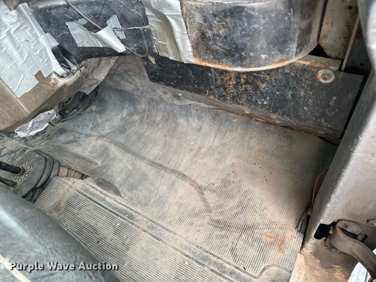 image for item EM2104 2000 Mack RD688S roll-off container truck