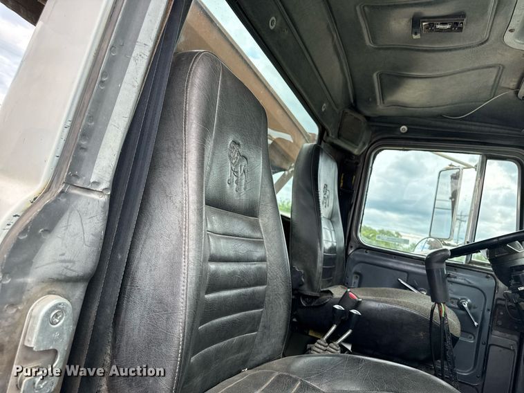 image for item EM2104 2000 Mack RD688S roll-off container truck