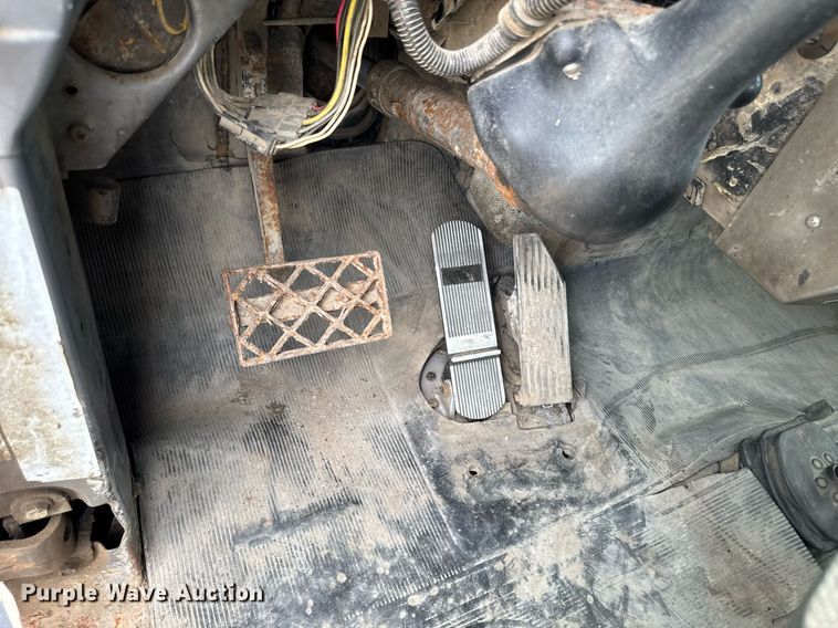 image for item EM2104 2000 Mack RD688S roll-off container truck