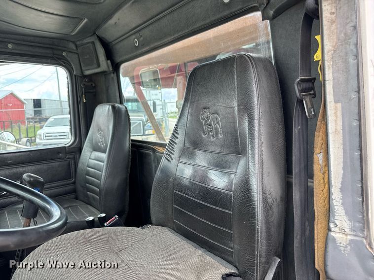 image for item EM2104 2000 Mack RD688S roll-off container truck