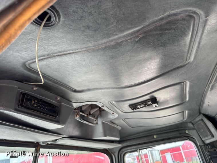 image for item EM2104 2000 Mack RD688S roll-off container truck