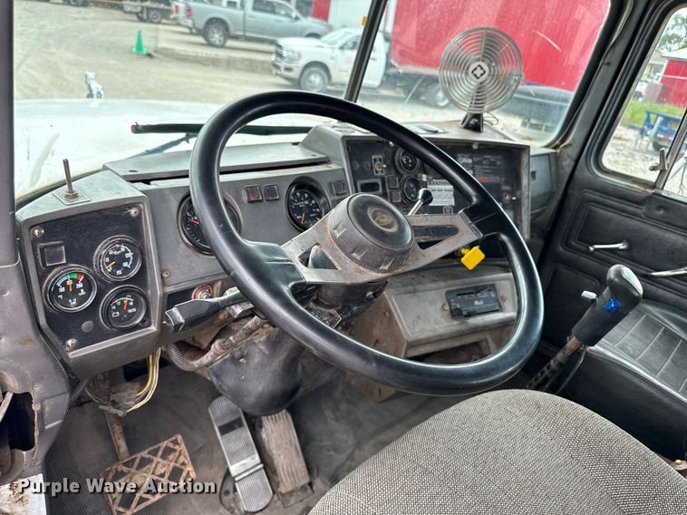 image for item EM2104 2000 Mack RD688S roll-off container truck