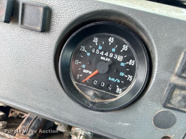 image for item EM2104 2000 Mack RD688S roll-off container truck