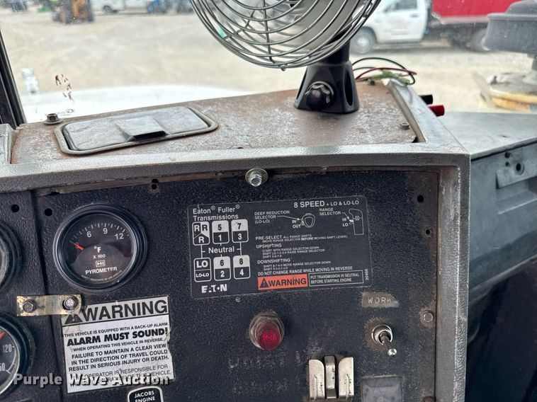 image for item EM2104 2000 Mack RD688S roll-off container truck