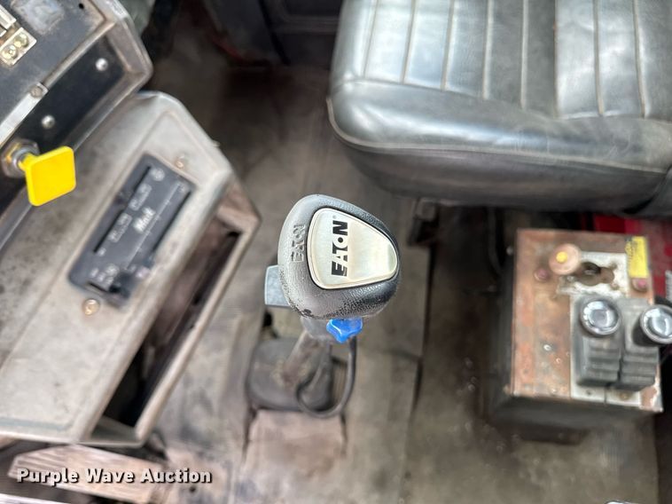 image for item EM2104 2000 Mack RD688S roll-off container truck