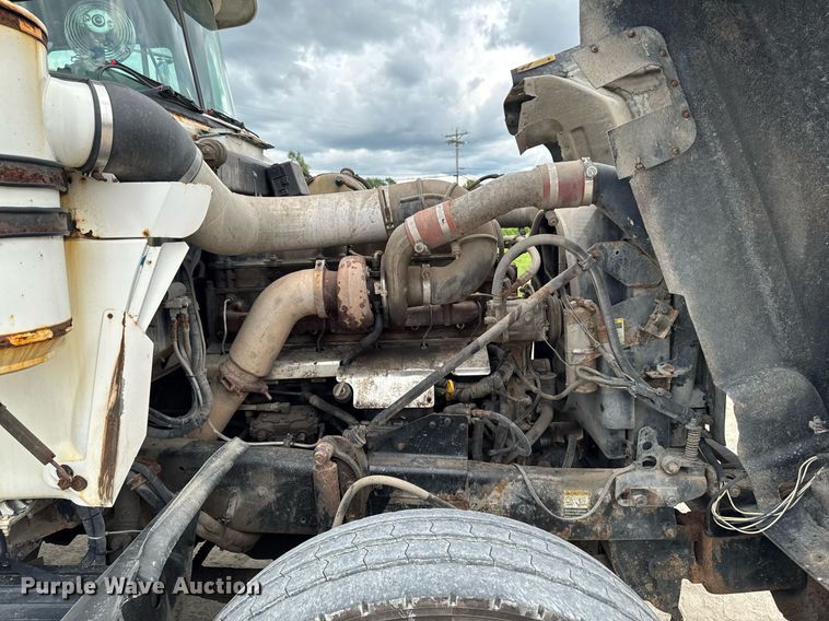 image for item EM2104 2000 Mack RD688S roll-off container truck