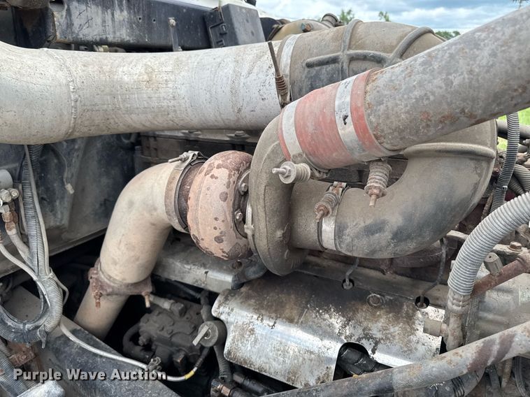 image for item EM2104 2000 Mack RD688S roll-off container truck