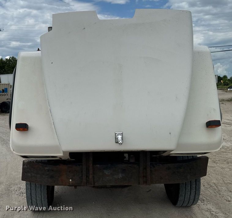 image for item EM2104 2000 Mack RD688S roll-off container truck