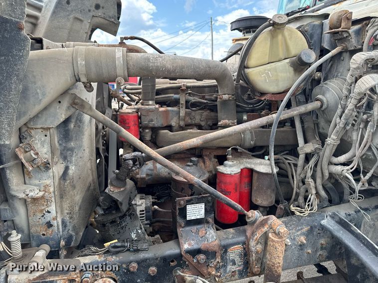 image for item EM2104 2000 Mack RD688S roll-off container truck