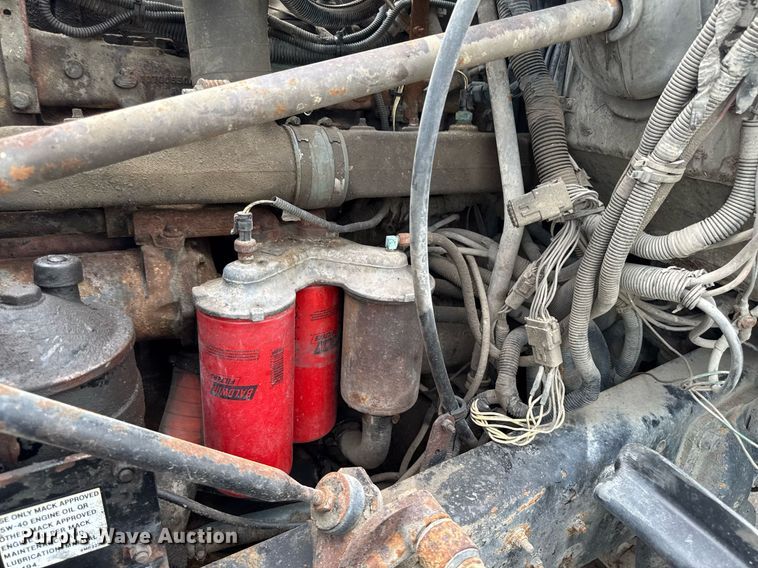 image for item EM2104 2000 Mack RD688S roll-off container truck