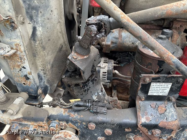 image for item EM2104 2000 Mack RD688S roll-off container truck