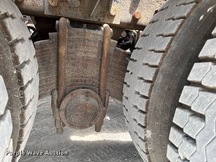 image for item EM2104 2000 Mack RD688S roll-off container truck