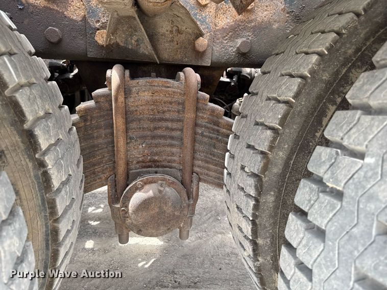 image for item EM2104 2000 Mack RD688S roll-off container truck