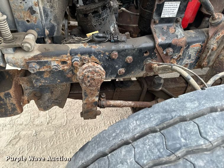 image for item EM2104 2000 Mack RD688S roll-off container truck