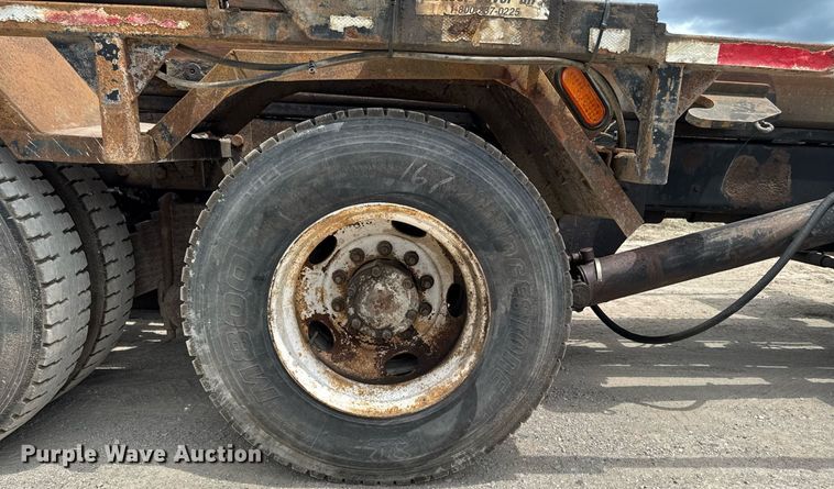 image for item EM2104 2000 Mack RD688S roll-off container truck