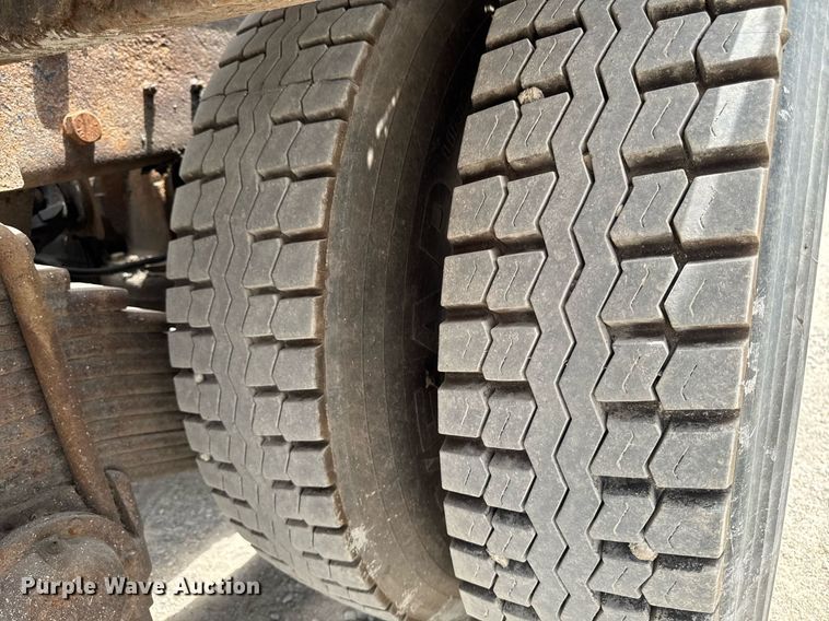 image for item EM2104 2000 Mack RD688S roll-off container truck