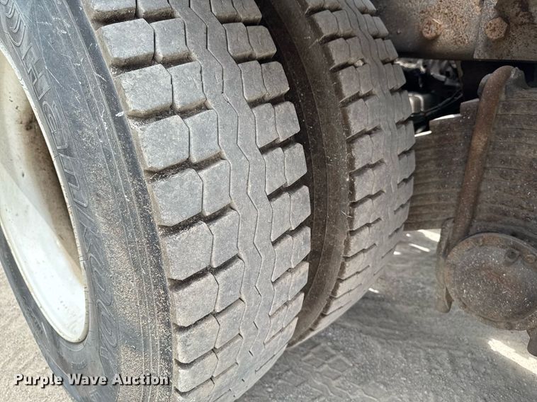 image for item EM2104 2000 Mack RD688S roll-off container truck