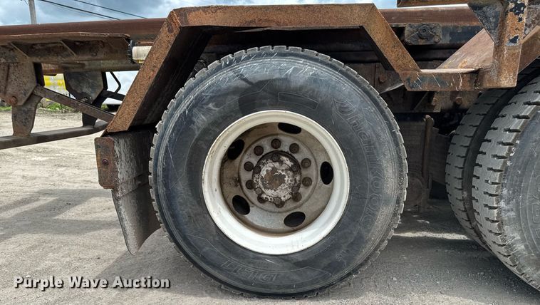 image for item EM2104 2000 Mack RD688S roll-off container truck