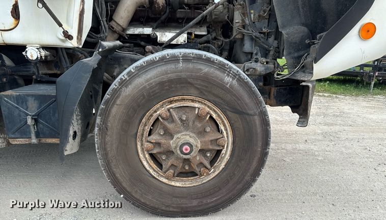 image for item EM2104 2000 Mack RD688S roll-off container truck