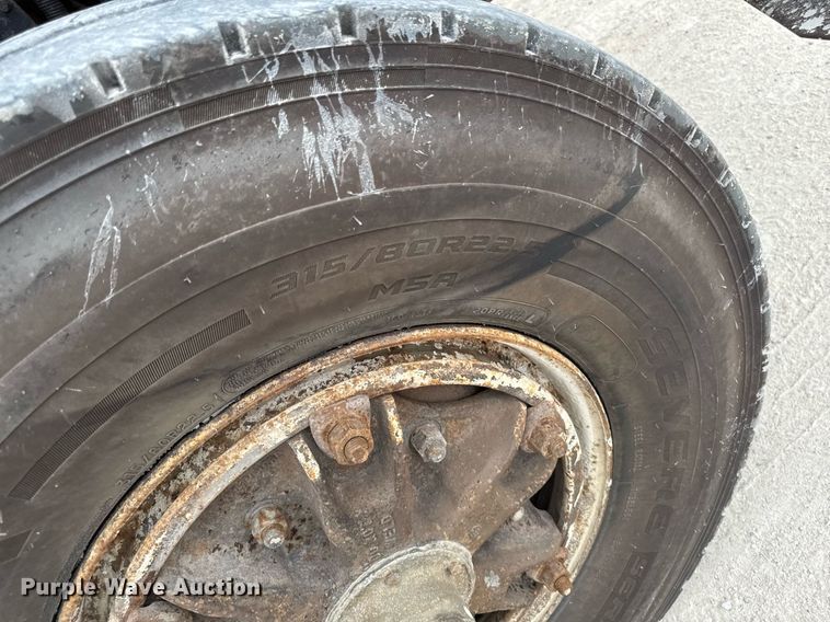 image for item EM2104 2000 Mack RD688S roll-off container truck