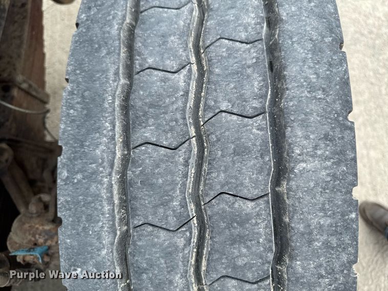 image for item EM2104 2000 Mack RD688S roll-off container truck