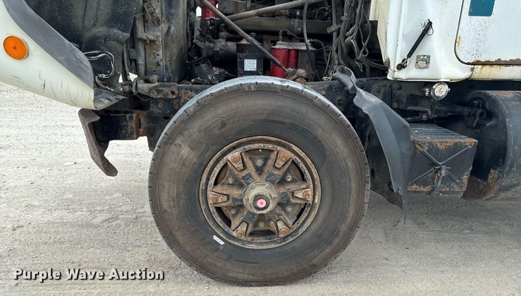 image for item EM2104 2000 Mack RD688S roll-off container truck