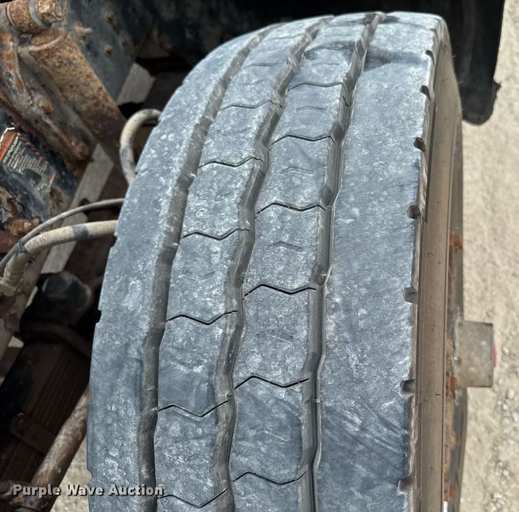 image for item EM2104 2000 Mack RD688S roll-off container truck