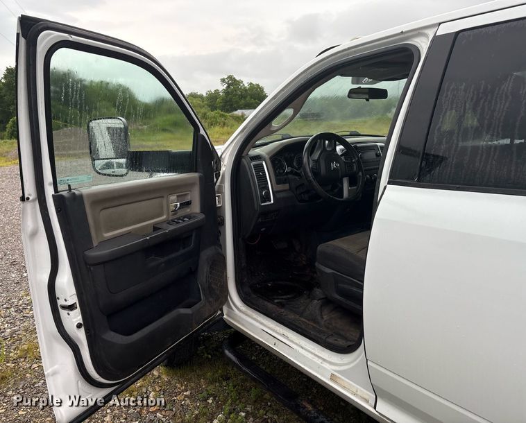 image for item EM2596 2012 Dodge Ram 5500 Crew Cab flatbed truck