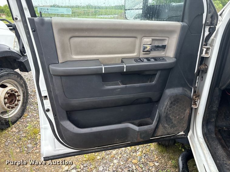 image for item EM2596 2012 Dodge Ram 5500 Crew Cab flatbed truck