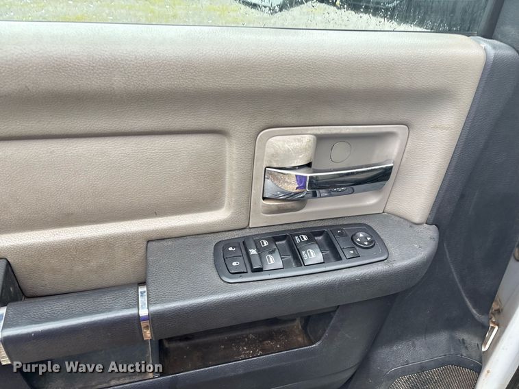 image for item EM2596 2012 Dodge Ram 5500 Crew Cab flatbed truck