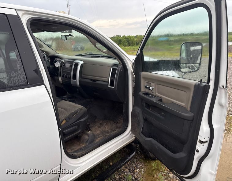image for item EM2596 2012 Dodge Ram 5500 Crew Cab flatbed truck