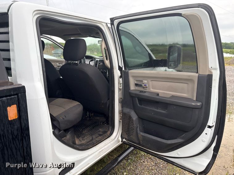 image for item EM2596 2012 Dodge Ram 5500 Crew Cab flatbed truck