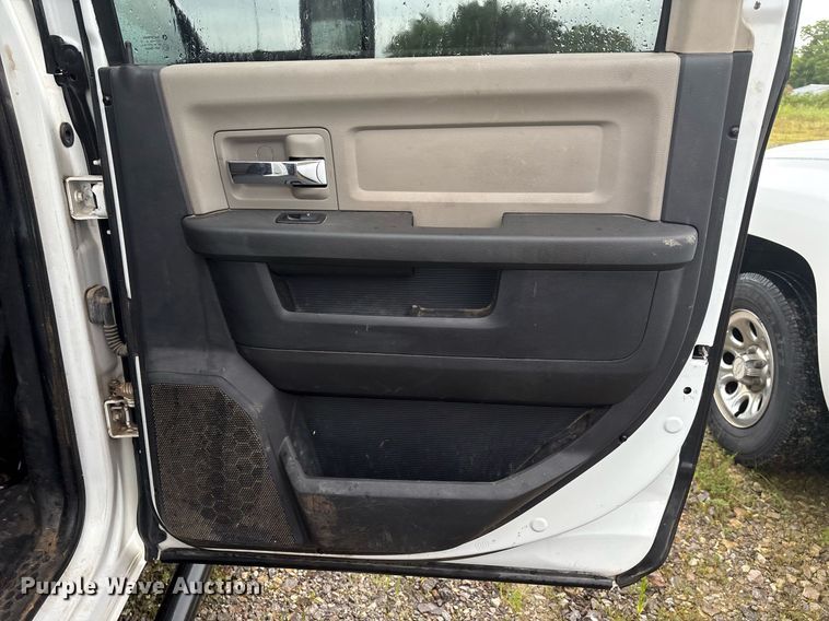 image for item EM2596 2012 Dodge Ram 5500 Crew Cab flatbed truck