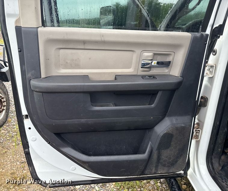 image for item EM2596 2012 Dodge Ram 5500 Crew Cab flatbed truck