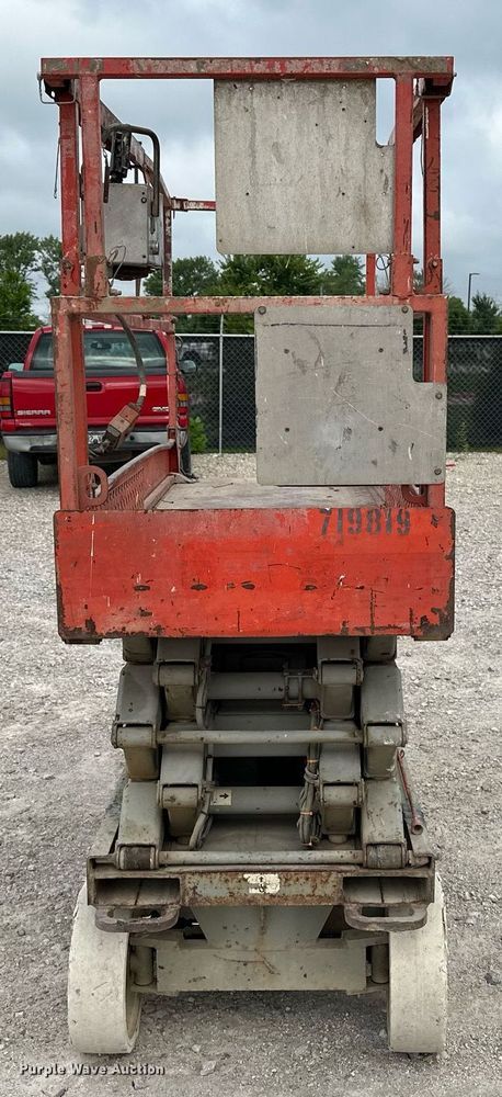 image for item EN3767 2007 SkyJack SJIII 3226 scissor lift