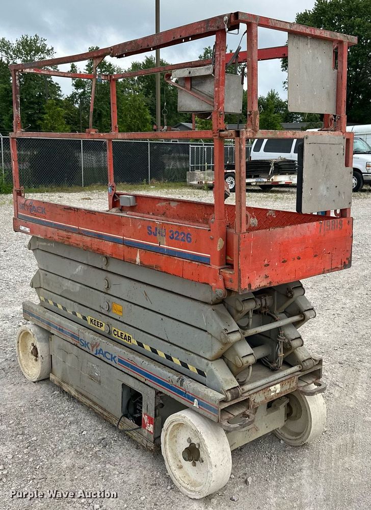 image for item EN3767 2007 SkyJack SJIII 3226 scissor lift