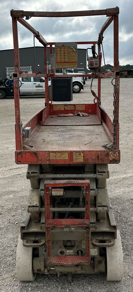 image for item EN3767 2007 SkyJack SJIII 3226 scissor lift