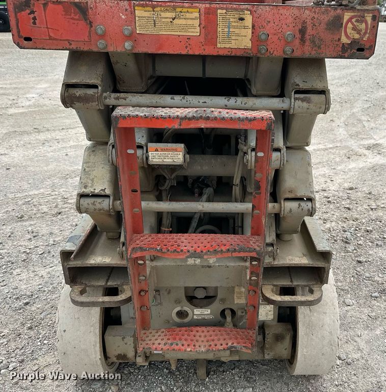 image for item EN3767 2007 SkyJack SJIII 3226 scissor lift