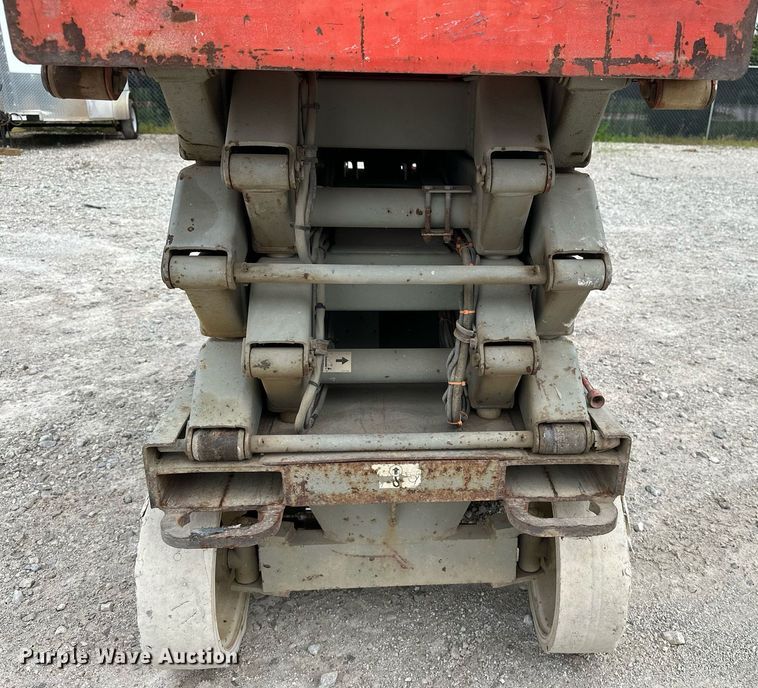 image for item EN3767 2007 SkyJack SJIII 3226 scissor lift