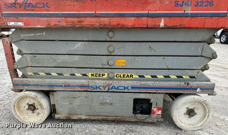 image for item EN3767 2007 SkyJack SJIII 3226 scissor lift