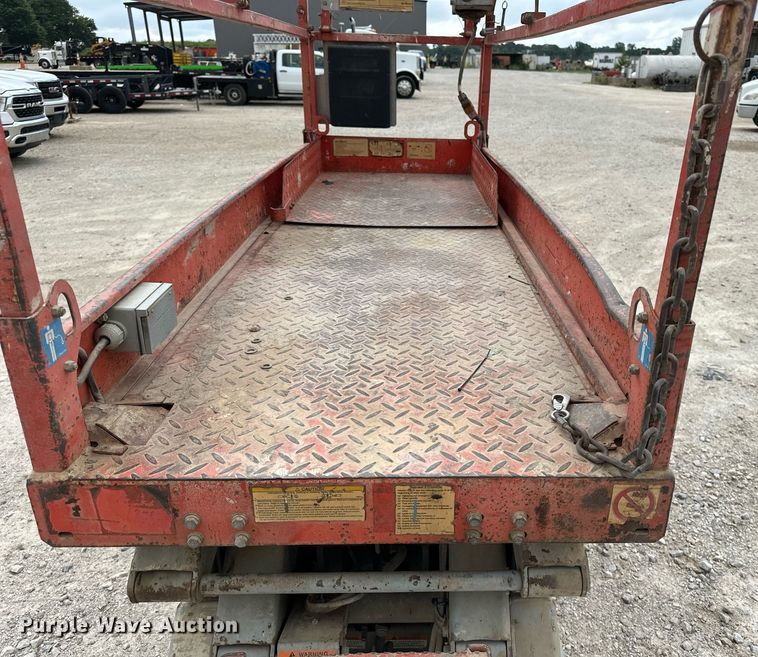 image for item EN3767 2007 SkyJack SJIII 3226 scissor lift